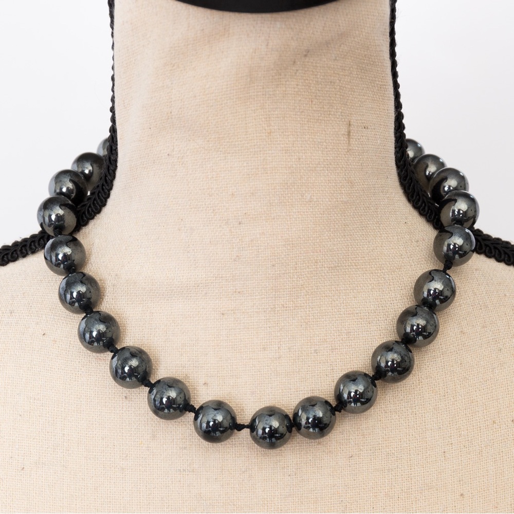 Beaded choker necklace faux pearls black